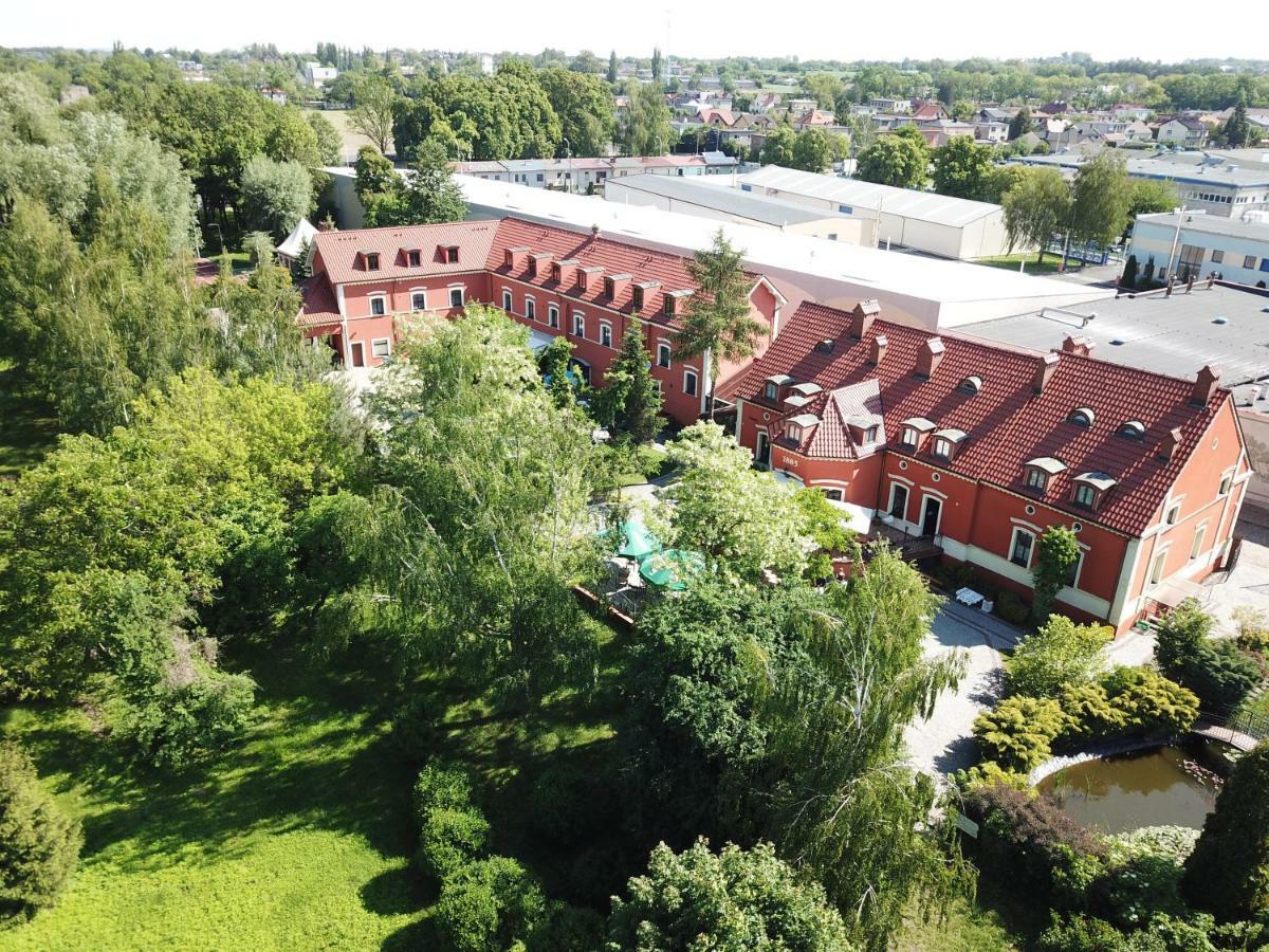 Dworek 1885 Ostrzeszów Exterior foto